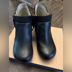 Black leather boots size 6